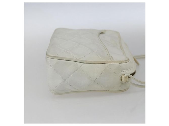 CHANEL Borsa a Spalla Matelassé Pelle Bianca Oro CC Auth BA10848 Bianco D'oro - vista 4