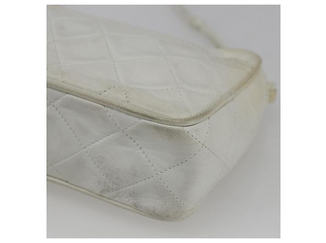 CHANEL Borsa a Spalla Matelassé Pelle Bianca Oro CC Auth BA10848 Bianco D'oro - vista 9