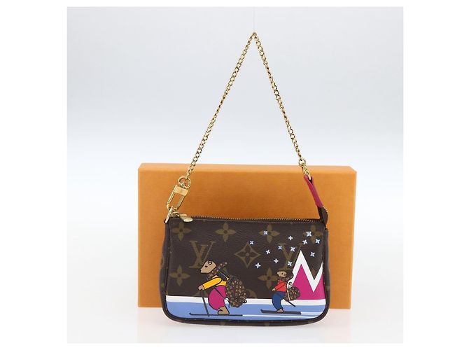 LOUIS VUITTON Mini Pochette Accessori Ski Bear Monogram M67769 Auth 168214SM Monogramma - vista 12