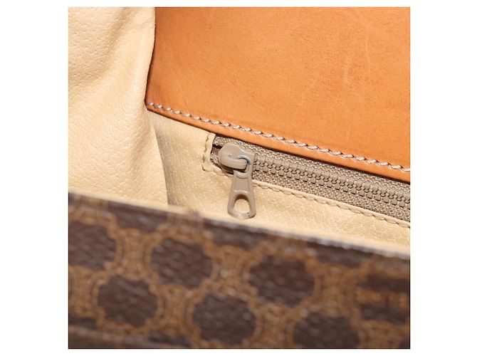 Céline Borsa a Spalla in Tela Macadam CELINE in Pelle PVC Marrone Oro Auth 171981 D'oro - vista 23