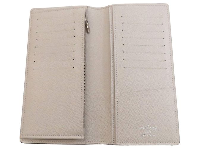 Cartera Larga Brazza en Taiga Louis Vuitton Castaño - vista 4
