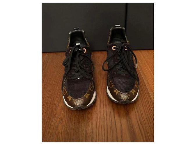 Sneakers Run Away Louis Vuitton Marrone Nero - vista 2