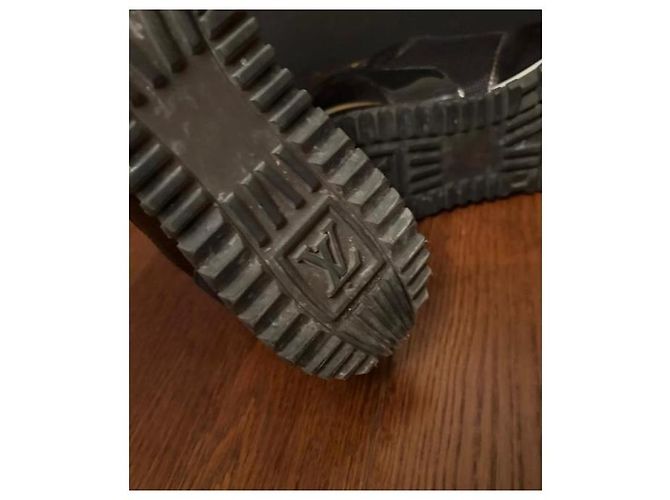 Sneakers Run Away Louis Vuitton Marrone Nero - vista 3