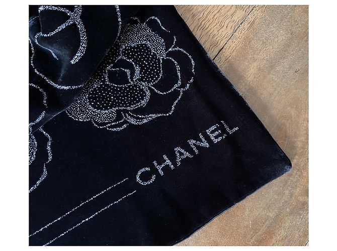 Chanel Stola in velluto nero foderata in seta satinata, motivi Camelia, 180 x 42 cm Argento - vista 10