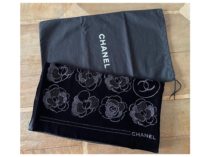 Chanel Stola in velluto nero foderata in seta satinata, motivi Camelia, 180 x 42 cm Argento - vista 12