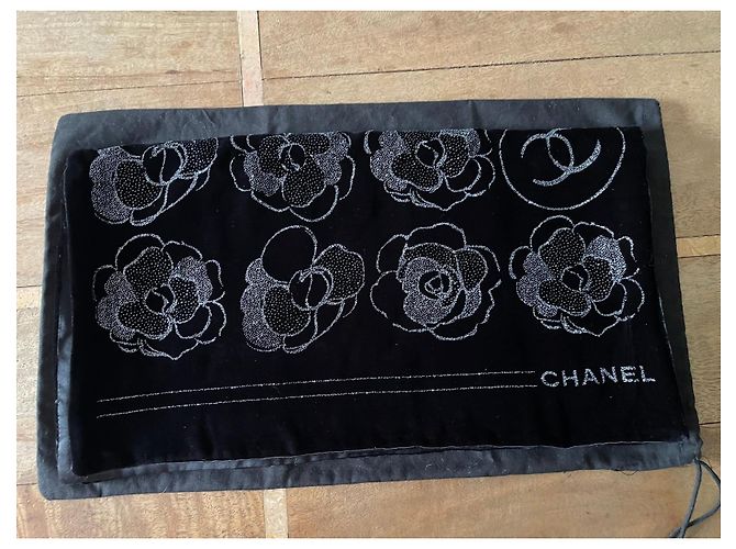 Chanel Stola in velluto nero foderata in seta satinata, motivi Camelia, 180 x 42 cm Argento - vista 13
