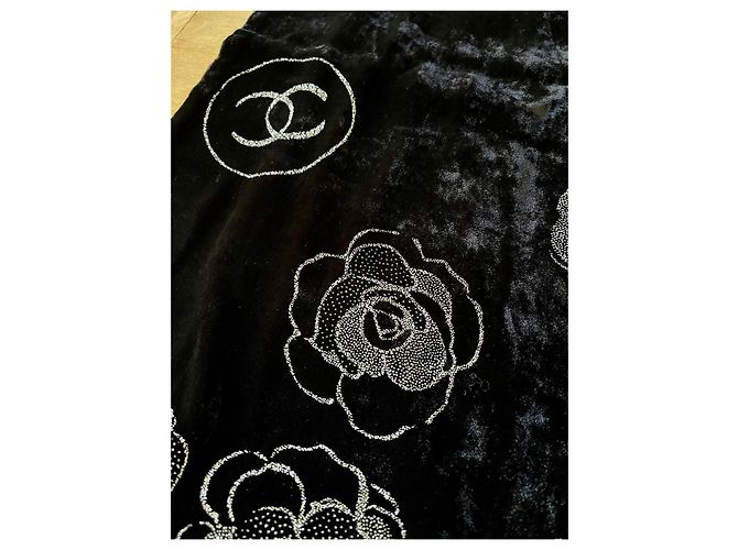 Chanel Stola in velluto nero foderata in seta satinata, motivi Camelia, 180 x 42 cm Argento - vista 6