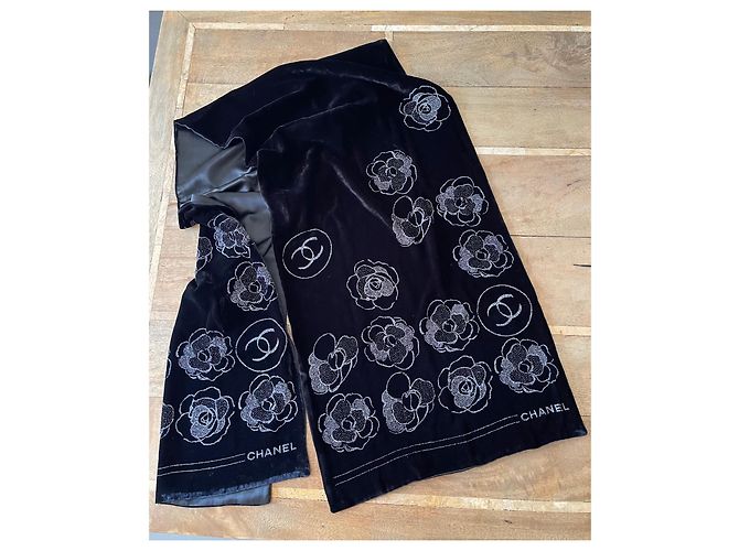 Chanel Stola in velluto nero foderata in seta satinata, motivi Camelia, 180 x 42 cm Argento - vista 7