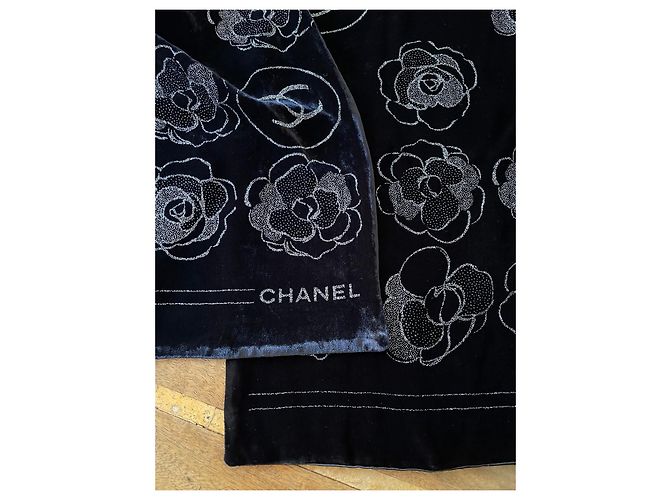 Chanel Stola in velluto nero foderata in seta satinata, motivi Camelia, 180 x 42 cm Argento - vista 8
