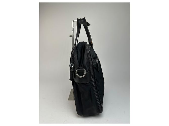 Schwarze Reisetasche aus Polyester mit vintage Prada Dreieckslogo - Ansicht 10