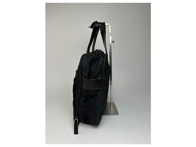 Schwarze Reisetasche aus Polyester mit vintage Prada Dreieckslogo - Ansicht 12