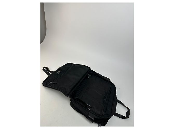 Schwarze Reisetasche aus Polyester mit vintage Prada Dreieckslogo - Ansicht 4