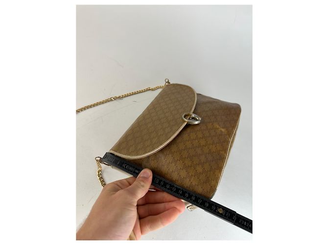 Céline Vintage Celine Paris Triomphe Monogram Kettenledertasche in Braun - Ansicht 13