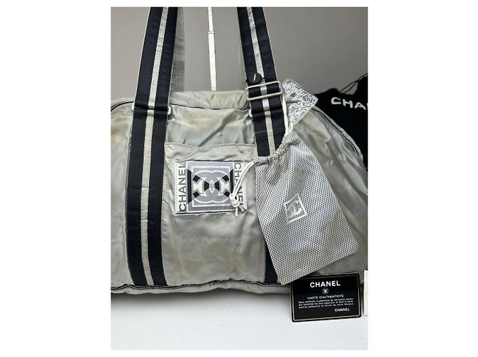 Vintage Chanel Polyester Duffel Bag Silber Schwarz - Ansicht 2
