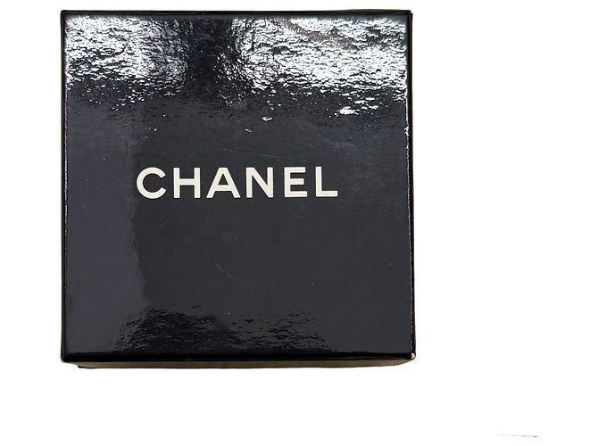 Spilla Vintage Matelassé Placcata Oro Chanel - vista 4