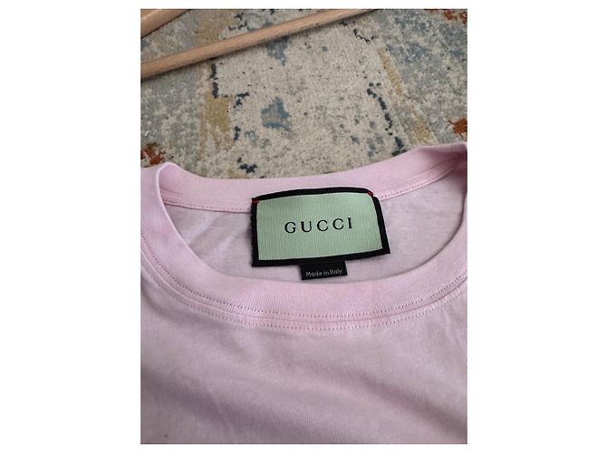 Camiseta Gucci rosa con estampado de logo - vista 2