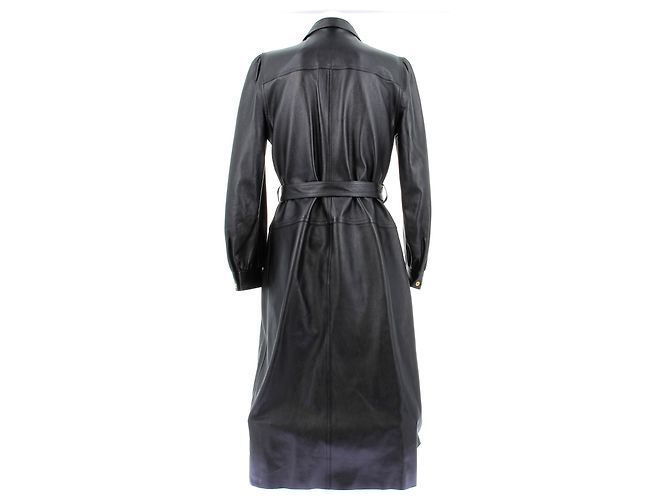 Céline Langes schwarzes Lederkleid mit goldenen Knöpfen - Ansicht 2