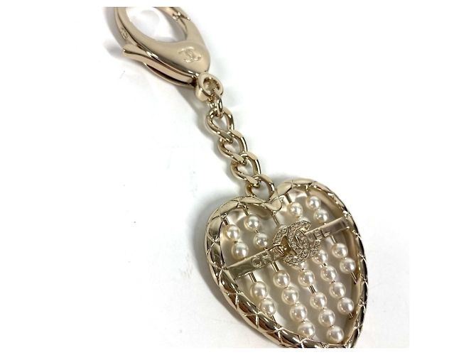 Portachiavi in metallo dorato Chanel con cuore CC Coco D'oro - vista 3