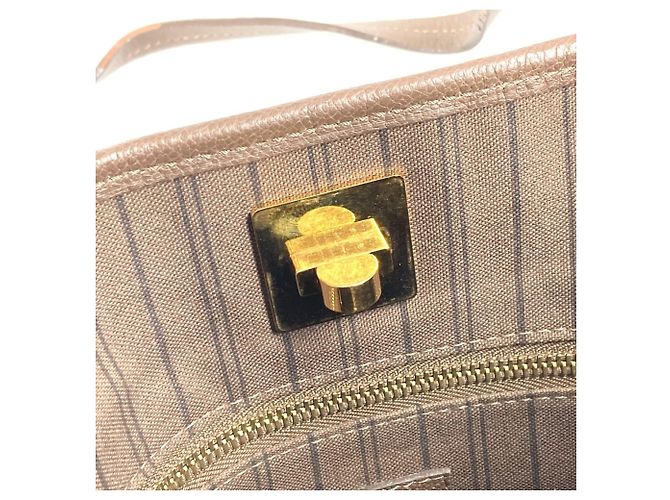 Borsa a Spalla Citadines PM in Monogram Empreinte Louis Vuitton Marrone - vista 15
