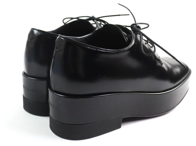 Scarpe da cerimonia in pelle con lacci e piattaforma con logo posteriore Prada Nero - vista 3