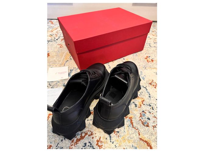 Scarpe stringate Valentino Garavani Rockstud in pelle nera Nero - vista 2