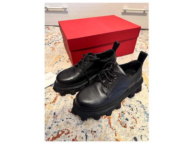 Scarpe stringate Valentino Garavani Rockstud in pelle nera Nero - vista 8