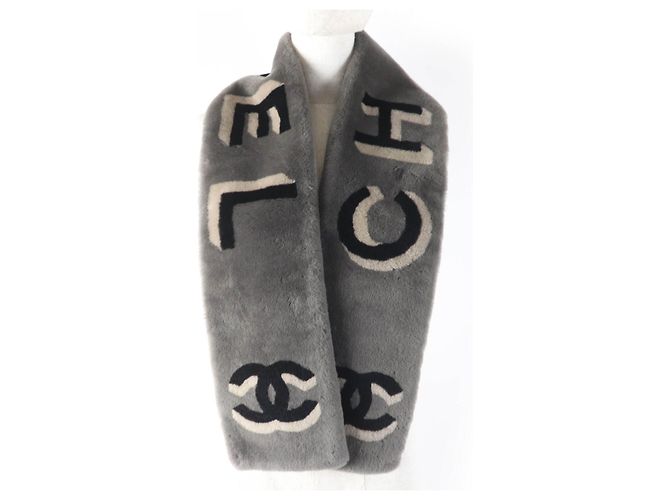 Timeless Chanel Xale de Cashmere Mouton com Design de Logo COCO Mark Cinza - vista 4