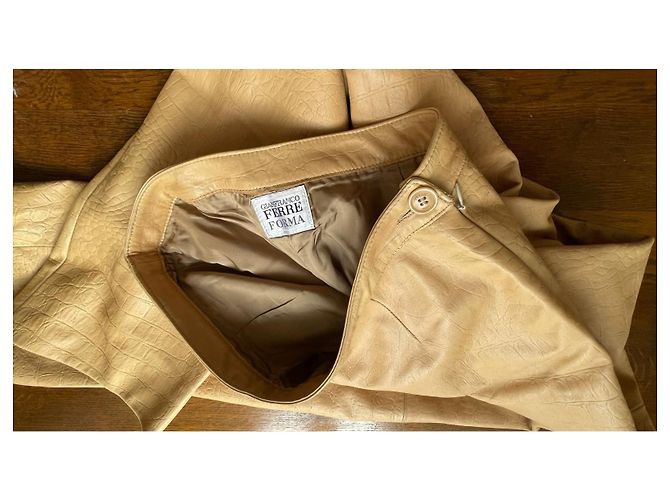 Pantalones Gianfranco Ferré de cuero beige efecto cocodrilo - vista 4