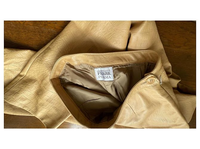 Pantalones Gianfranco Ferré de cuero beige efecto cocodrilo - vista 5