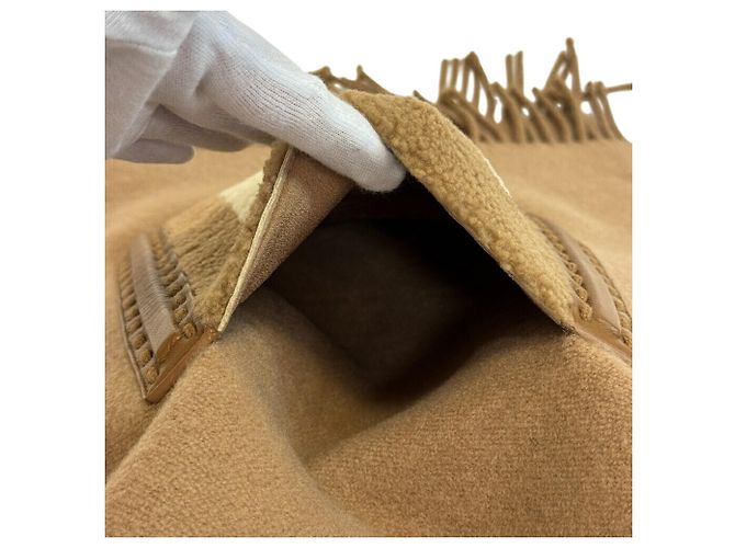 FENDI 2023AW FF Pattern Mouton Shearling Patch Stole Beige - view 4