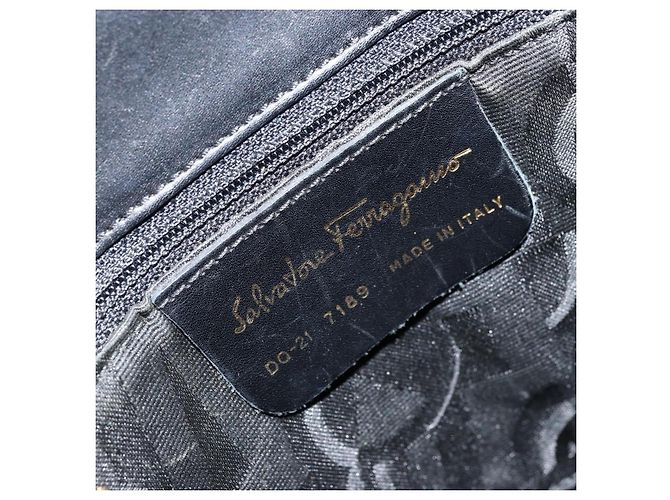 Borsa Tote Salvatore Ferragamo in pelle nera e oro Auth 172187 Nero D'oro - vista 15