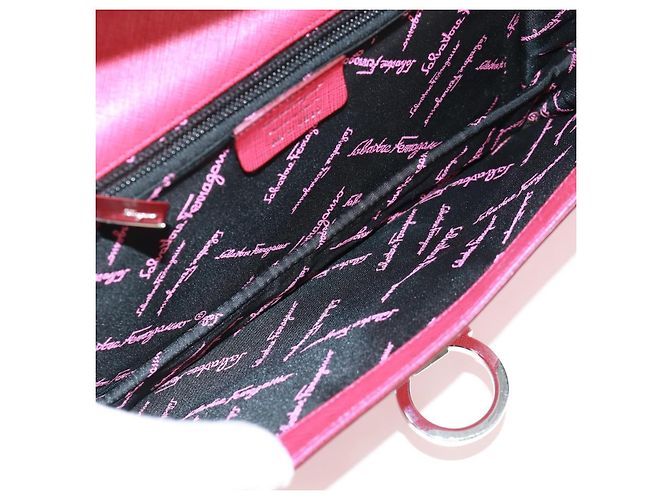 Salvatore Ferragamo Gancini Convertible Top Handle Saffiano Leather Small Rosa - vista 5