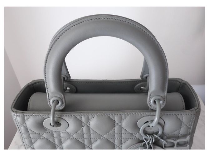 Lady Dior ultramatte mittel Tasche Grau - Ansicht 18