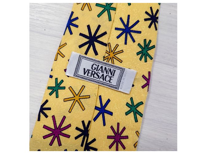Cravatta vintage Gianni Versace con asterischi degli anni '90 Giallo - vista 2