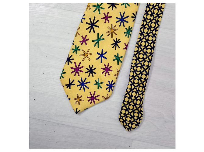 Cravatta vintage Gianni Versace con asterischi degli anni '90 Giallo - vista 5