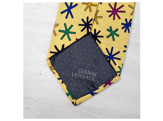 Cravatta vintage Gianni Versace con asterischi degli anni '90 Giallo - vista 8