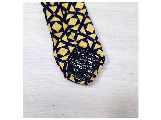 Cravatta vintage Gianni Versace con asterischi degli anni '90 Giallo - vista 9