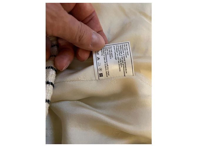 Gestreifte Chanel-Jacke mit Kamelie Schwarz Beige - Ansicht 12