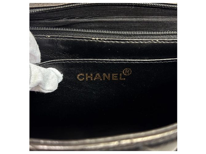 Borsa a Spalla CHANEL Deca Matelassé in Nero - vista 10