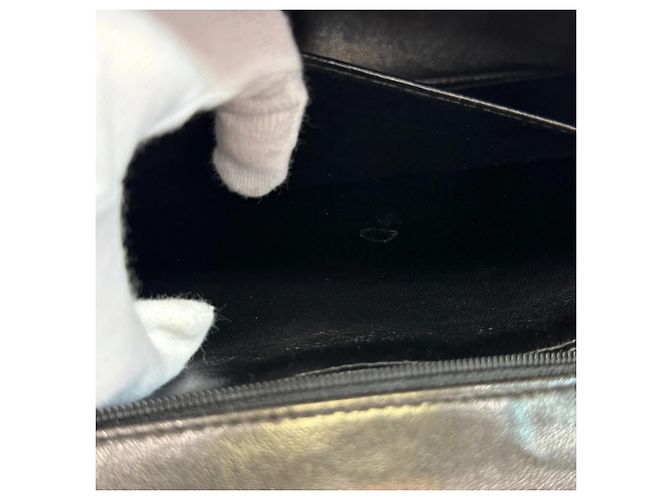 Borsa a Spalla CHANEL Deca Matelassé in Nero - vista 9
