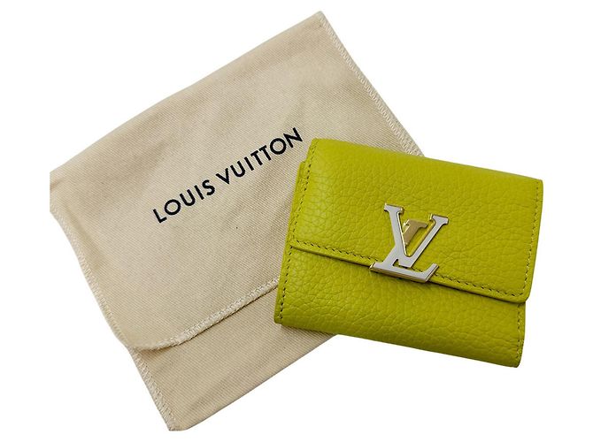 Capucines Damen Dreifach-Brieftasche von Louis Vuitton Gelb - Ansicht 11
