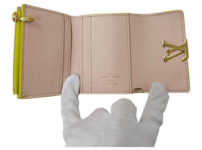 Capucines Damen Dreifach-Brieftasche von Louis Vuitton Gelb - Ansicht 8