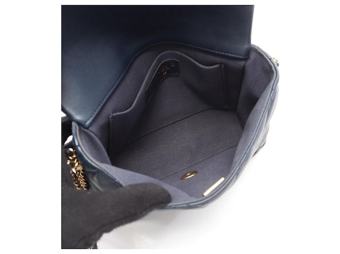 Borsa a spalla trapuntata CHANEL 19 Disneuf Blu navy - vista 3