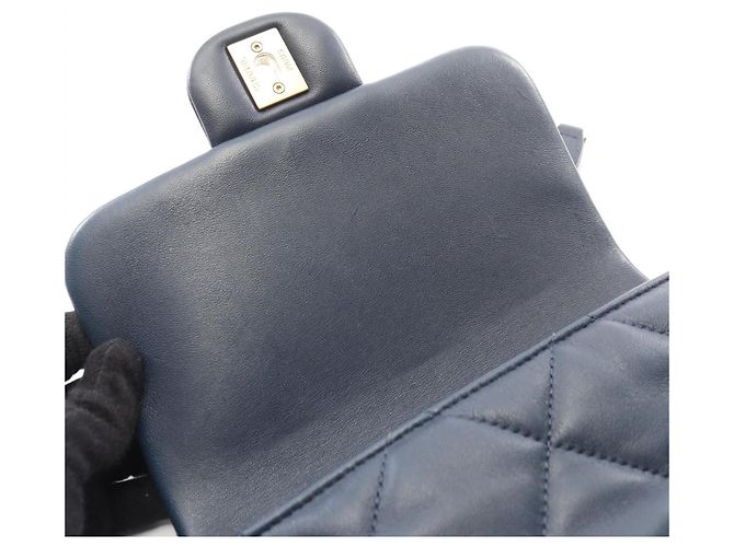 Borsa a spalla trapuntata CHANEL 19 Disneuf Blu navy - vista 6
