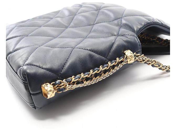 Borsa a spalla trapuntata CHANEL 19 Disneuf Blu navy - vista 9