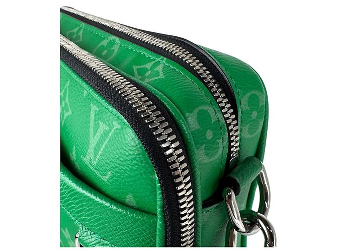 Borsa a Spalla Alpha Taigarama di Louis Vuitton Verde chiaro - vista 8