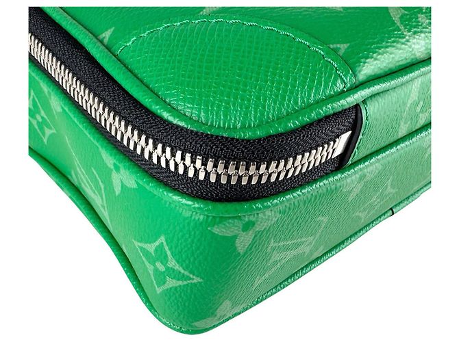 Borsa a Spalla Alpha Taigarama di Louis Vuitton Verde chiaro - vista 9