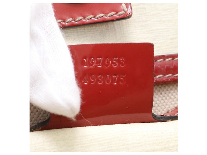 Gucci GG Supreme Tattoo Heart Tote Bag Red Eggshell - view 10