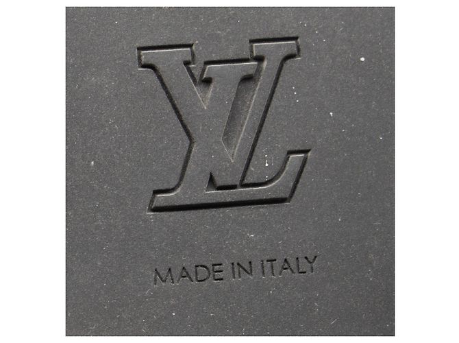 Botas de cano médio Louis Vuitton x Timberland em couro preto - vista 8
