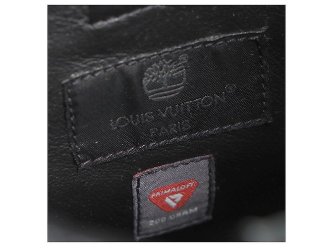 Botas de cano médio Louis Vuitton x Timberland em couro preto - vista 9